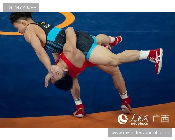 摔跤选手抱摔成功压制对方，控制全局的背后智慧