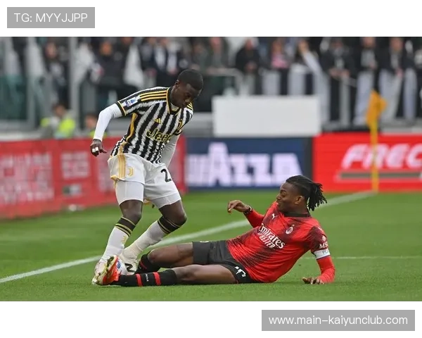 尤文角球配合精妙头球破网