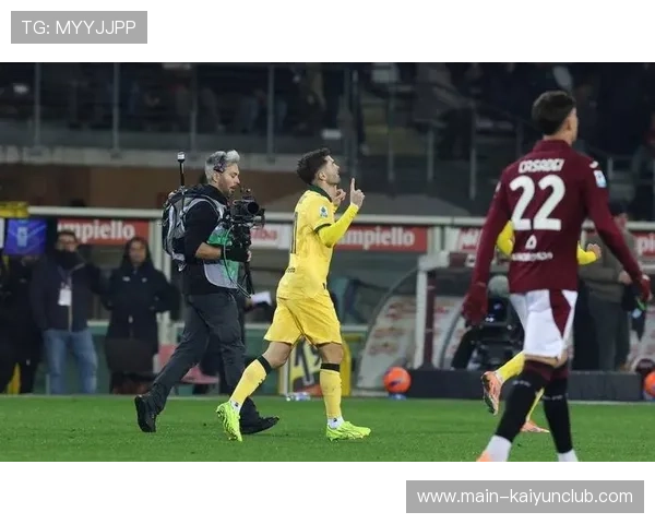 意甲国米快速渗透，前锋冷静施射入网——意甲赛场上的完美进攻